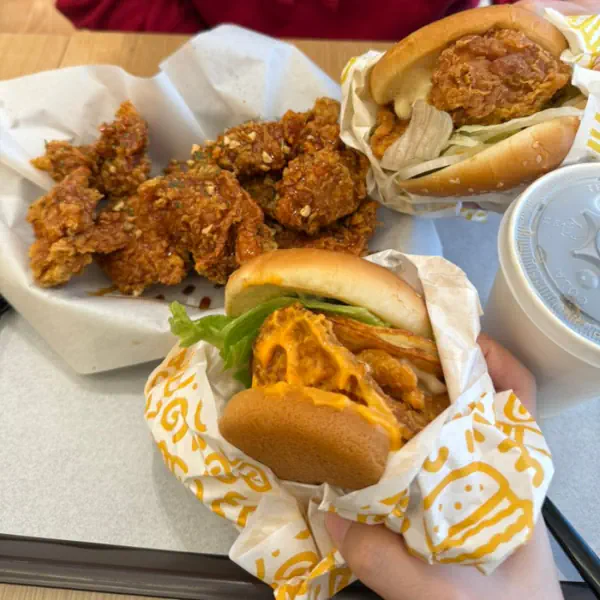 Mom’s Touch burgers and fried chicken